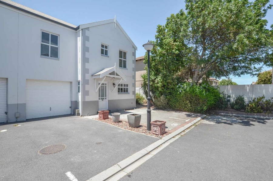 To Let 3 Bedroom Property for Rent in Parklands Western Cape